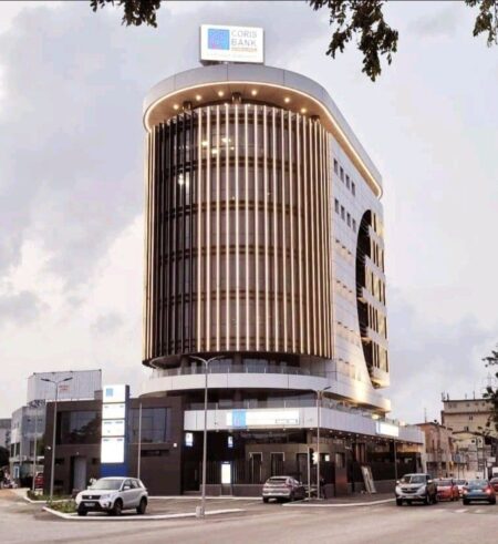 Le nouveau siège de Coris Bank International flambant neuf à Abidjan en Côte d'Ivoire
