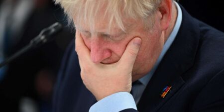 Londres. De plus en plus isolé, Boris Johnson se bat pour sa survie