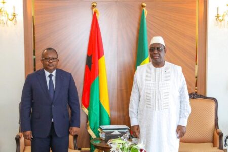 Le Président Macky Sall du Sénégal, l’hôte de la réunion de haut niveau, et son homologue Bissau guinéen, Umaro Sissoko Embaló