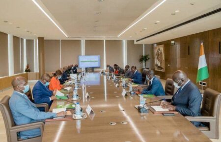Défense : Abidjan fait le point des militaires détenus au Mali Le Président Alassane Ouattara présidant le Conseil national de sécurité