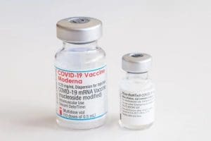 Vaccins anti-Covid : Moderna accuse Pfizer d’avoir violé son brevet !