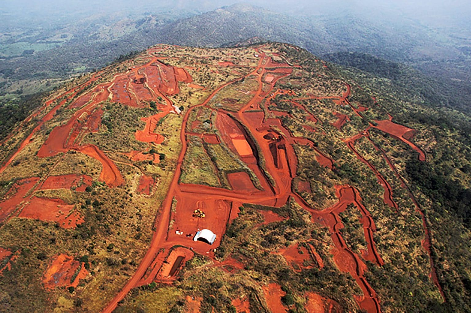 Guinée | Mines : le climat social se tend à Simandou Des pourparlers ont eu lieu mercredi entre la direction et les représentants de travailleurs. Ce mouvement social, le premier au sein de Baowu Resources, concernerait environ 3.000 travailleurs.