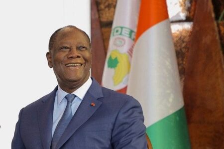 Partenariat commercial : La Côte d’Ivoire et les USA signent un mémorandum de 500 millions de dollars Ce premier essai réussi sur le marché nippon, confirme le potentiel de la signature de l'Etat ivoirien et sa capacité à accéder à des marchés jusqu'ici inexplorés. L'accueil favorable des investisseurs japonais ouvre des perspectives pour de futures émissions à des conditions compétitives, et peut-être vers des marchés du Sud-Est asiatique, en Corée notamment. Le Samouraï bond, libellé en yens et coté à la Bourse de Tokyo, est réservé aux emprunteurs étrangers souhaitant diversifier leurs sources de financement.