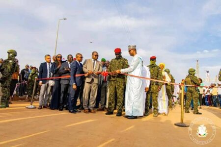 Coopération : La Guinée inaugure la pénétrante portuaire d’Albayrak en présence des autorités maliennes Mamadi Doumbouya, Abdoulaye Diop