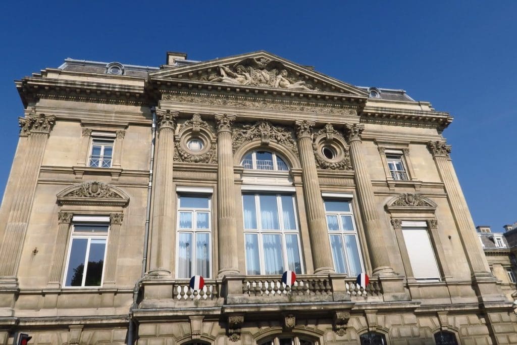 Façade de la préfecture de police