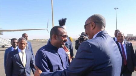 Le Premier ministre éthiopien Abiy Ahmed et le général Al Burhan, chef de la junte soudanaise 