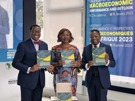 Croissance économique : l’Afrique en pole position en 2023-2024 A gauche, Akinwumi Adesina, President de la Banque africaine de développement et Niale Kaba, ministre de la Planification et du Développement de Côte d’Ivoire