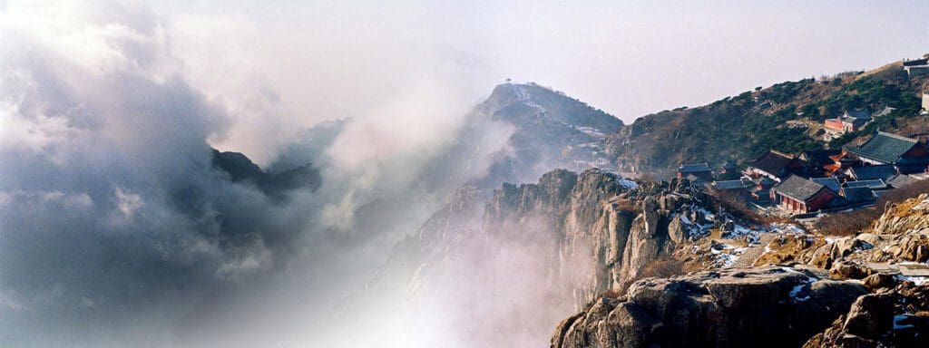 Mont-Saint-Michel : quelles coopérations de Madagascar aux Montagnes sacrées de Chine ? Le Mont Taishan