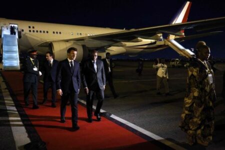 Macron en Angola