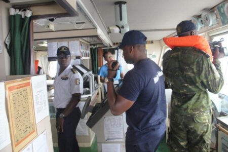 Un pétrolier singapourien victime de piraterie en haute mer retrouvé par la marine ivoirienne