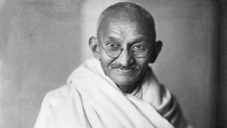 L’apprentissage du temps de Gandhi aux Marches de Bretagne vers le Mont-Saint-Michel L’apprentissage du temps de Gandhi aux Marches de Bretagne vers le Mont-Saint-Michel