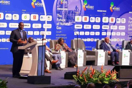 Pour être mieux à même de trouver des solutions à leurs véritables griefs politiques, les citoyens sénégalais devraient éviter la violence et adopter la stabilité qui facilitera l'exploitation du pétrole et du gaz