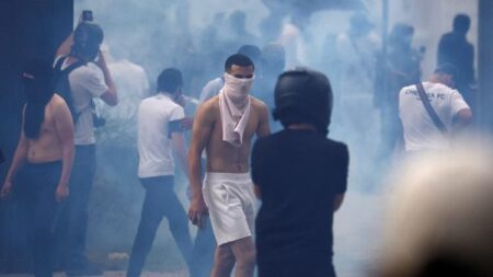 Montesquieu : Ne pas punir les familles à cause des enfants. Entre décivilisation des banlieues et déculturation des politiques