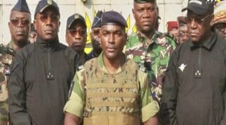 Face aux putschs, la France « déconnectée » dans son ancien pré carré africain Face aux putschs, la France "déconnectée" dans son ancien pré carré africain
