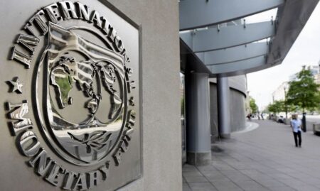 Conflit russo-ukrainien, coûts d'emprunt élevés et maintenant droits de douane américains : le Fonds monétaire international (FMI) a revu à la baisse ses prévisions de croissance pour l'Afrique subsaharienne pour 2025 et 2026, en raison "d'une succession de chocs", a expliqué vendredi à l'AFP l'un de ses responsables