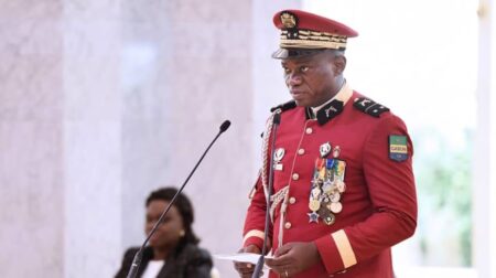 Le général Oligui prête son serment de "président de la transition"