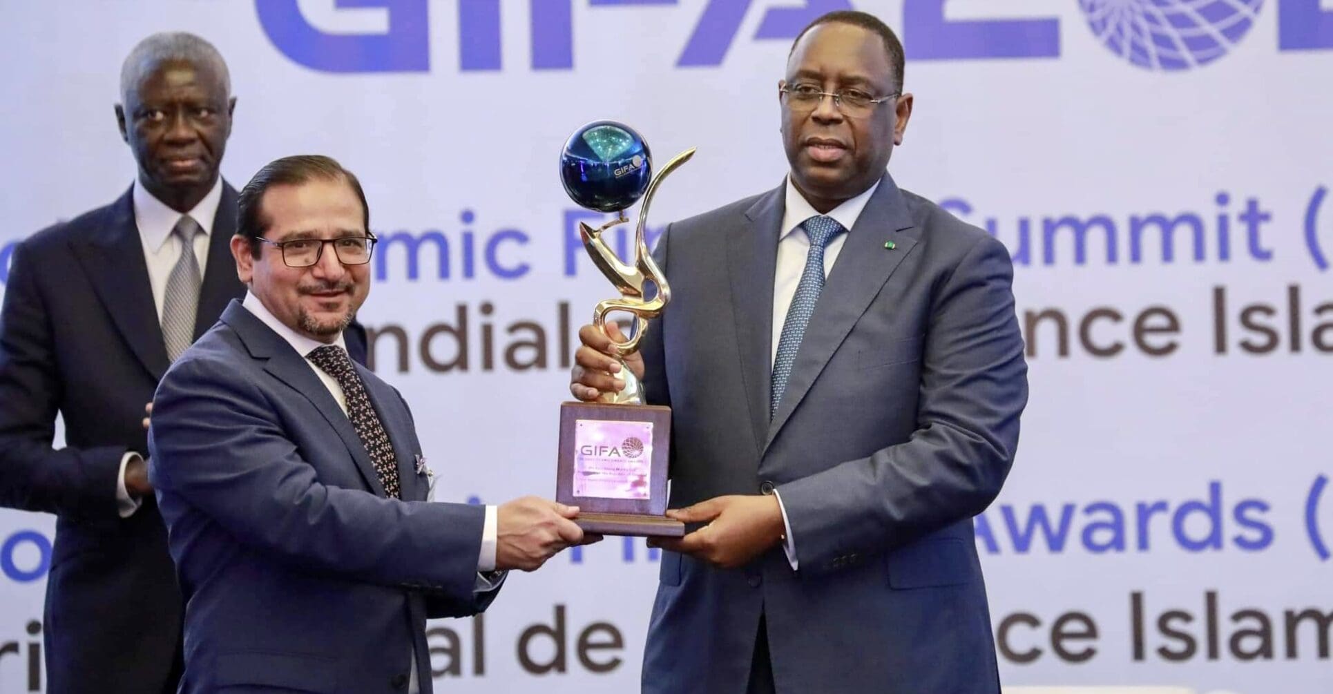 Finance islamique : Macky Sall reçoit le Prix mondial du leadership Finance islamique : Macky Sall reçoit le Prix mondial du leadership