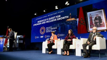 La Banque centrale du Maroc investit dans des obligations de développement durable de la Banque mondiale Les émissions d'obligations de développement durable de 100 millions d’euros à 3 ans et 100 millions d’euros à 5 ans soutiendront le financement des activités de développement durable de la Banque mondiale, indique la même source dans un communiqué, précisant que les obligations arrivent à échéance le 6 octobre 2026 et le 6 octobre 2028.