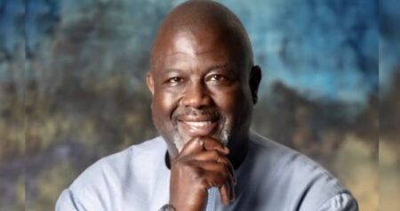 «Le livre est construit autour d’un certain nombre de piliers, notamment d’une construction structurée qui traite les enjeux stratégiques de développement du Sénégal», a relevé Abdou Soulèye Diop, en faisant allusion aux aspects économique, social, au capital humain, à la dimension environnementale et à la gouvernance.