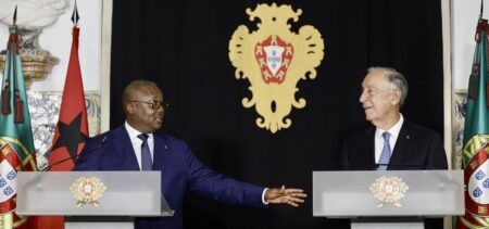 M. Embalo a été décoré mardi par le président portugais Marcelo Rebelo de Sousa avec le Grand collier de l'ordre de l'infant Dom Henri. Il a souligné que cette visite "a consolidé tous les fondements de la stabilité politique et de la coexistence" entre le Portugal et la Guinée-Bissau.