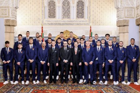 La FIFA a annoncé, dans un communiqué, que l’édition 2030 de la Coupe du monde serait organisée conjointement par ce trio (Maroc, Espagne et Portugal), ajoutant par ailleurs que les trois premiers matchs de la compétition auront lieu en Amérique du Sud pour marquer le centenaire de la première édition.