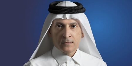 A la tête de la compagnie qatarie depuis 1997, soit 3 ans après son début d’exploitation, il a réussi à en faire un acteur majeur du transport aérien international transportant plus de 30 millions de passagers essentiellement sur du long courrier avec 255 appareils de nouvelle génération.
