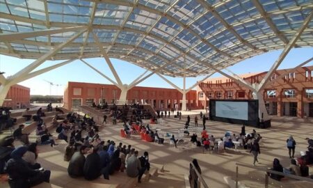 Dans le cadre de cette initiative, ChatGPT Edu sera utilisé dans plusieurs domaines au sein de l'université, notamment l’apprentissage personnalisé pour les étudiants : les étudiants pourront participer à des séances de tutorat adaptées, créer des assistants IA personnalisés pour leurs cours et même se préparer à leurs carrières grâce à des révisions interactives de CV et des simulations d'entretiens.