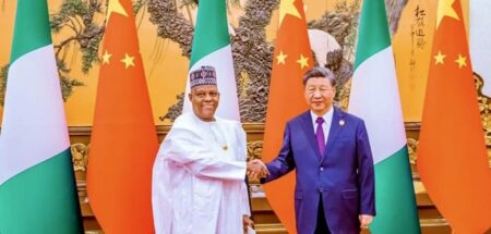 L’empire du Milieu s'était engagée dans le passé dans des projets ferroviaires au Nigeria et dans un port maritime sur l'île de Bonny, dans le delta du Niger. Mais les projets attendent toujours le décaissement du prêt après avoir obtenu l'approbation de la China Exim Bank et du parlement nigérian.  