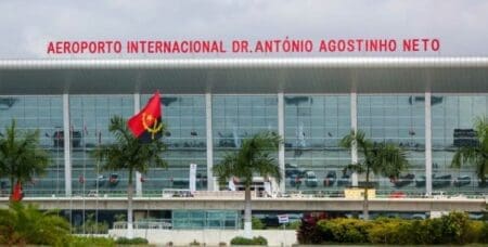 Fraport AG, le groupe allemand de l’exploitation aéroportuaire, le groupe de construction français Vinci SA, et la société Airports Company South Africa (ACSA) ont soumis des offres pour la gestion du nouvel aéroport international de Luanda inauguré en octobre dernier, révèle Bloomberg. Ce qui est certain, c’est que la compétition sera très dure car les prétendants ont tous des solides références. Les autorités angolaises feront connaître leur choix à la fin du mois de février 2024 au plus tard.