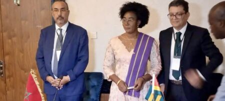 Signé par la Présidente de la délégation spéciale de la Chambre consulaire du Togo, Nathalie Bitho et le Président de la Chambre africaine de commerce et de services (CACS), Abdelmonaim Faouzi, cet accord devrait permettre aux opérateurs économiques de travailler au renforcement des liens de coopération entre le Togo et le Royaume du Maroc, précisément la région de Dakhla.