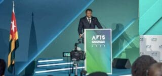 Evénement de référence de l’industrie financière africaine, la 3e édition de l’Africa Financial Industry Summit (AFIS) dont le thème est «construire une industrie financière africaine de classe mondiale : une opportunité à 1500 milliards de dollars», réunit cette année plus de 1000 acteurs des secteurs de la finance mondiale (banques, assurances, fintechs, opérateurs de marchés de capitaux et de mobile money), de régulateurs et de décideurs politiques dont le Président togolais, Faure Essozimna Gnassingbé Eyadema.