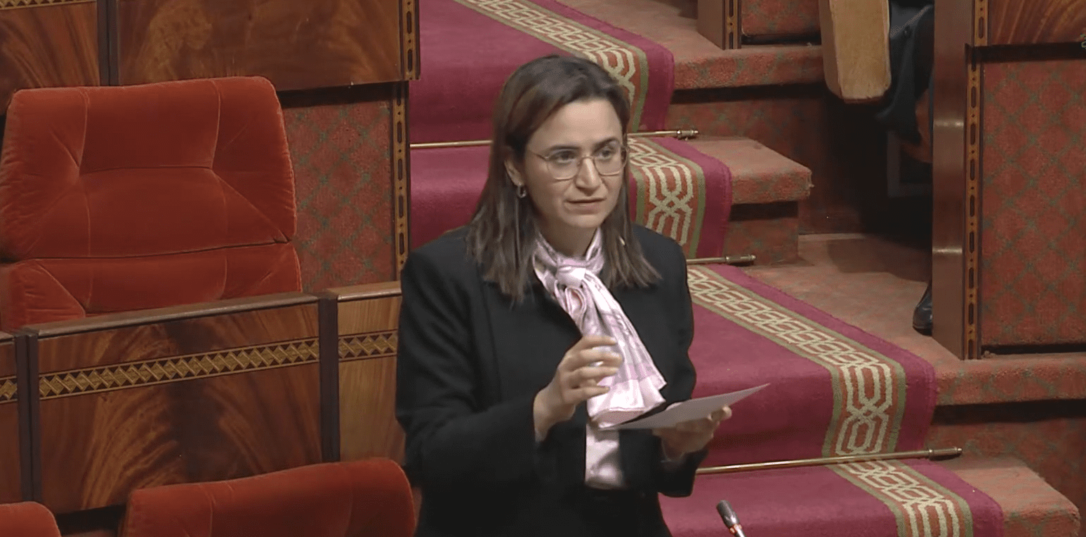 Maroc/Internet : La deuxième phase du Plan très haut débit La nouvelle phase du Plan pour le développement du très haut débit sera financée par le Fonds du service universel des télécommunications, une cagnotte alimentée par le prélèvement de 0,5% du chiffre d’affaires des opérateurs télécoms. Elle vise à couvrir 1.700 nouvelles zones nécessitant une amélioration du débit Internet ou qui ne sont pas encore couvertes.