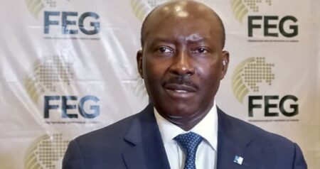 La crise est telle, que les réserves de change du pays ont également fondu pour se retrouver en dessous de zéro mois d’importations des biens et services à fin septembre 2025, révèle la Banque des Etats de l’Afrique centrale (BEAC) dans son dernier rapport sur la politique monétaire. Ce qui signifie que pour financer ses importations, le Gabon ayant consommé sa quote-part dans la cagnotte commune des six pays de la Cemac (Cameroun, Gabon, Guinée équatoriale, République Centrafricaine, Tchad et Congo-Brazzaville), Libreville compte sur la solidarité de ses partenaires.