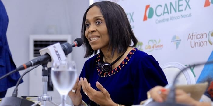 Le cinéma africain obtient 1 milliard de dollars d’Afreximbank L’information a été annoncée le 9 novembre au Caire où se tient actuellement une grosse exposition des industries créatrices africaines. Comme l’explique Kanayo Awani, vice-présidente exécutive de la Banque, «le fonds servira au financement des films, à l’accompagnement de la coproduction avec les grands studios, des cinéastes, producteurs et autres porteurs de projets cinématographiques africains.»