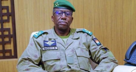 Selon l’agence Togo First qui révèle l’information, la demande de la junte nigérienne a été introduite au cours d’un entretien à Lomé, accordé par le Président Faure Gnassingbé, à une délégation officielle du Niger conduite par le ministre d’Etat et de la défense, le Général de Corps d’Armée Salifou Mody.