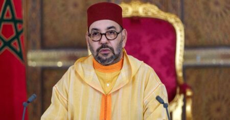 Le Souverain a relevé que les représailles militaires israéliennes dans la bande de Gaza ont mis en évidence de flagrantes violations des dispositions du droit international et du droit international humanitaire, réaffirmant à ce propos Son rejet et Sa condamnation "de toutes les exactions commises, de la politique de punition collective, de déplacement forcé et de toute tentative visant à imposer un nouveau fait accompli".