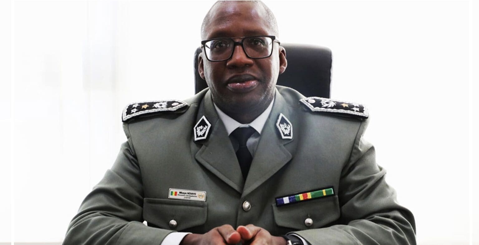 Sénégal : Le nouveau patron des douanes Auparavant, Mbaye Ndiaye était directeur des Opérations des douanes de mai 2019 à janvier 2023 quelques années après avoir été conseiller technique auprès du ministre de l’Economie et des Finances. Il est diplômé de l’Ecole nationale d’administration du Sénégal, promotion 2001, titulaire d’un master en politiques économiques de l’Université Pierre Mendès-France, à Grenoble II et d’un doctorat en Droit et en Finances publiques de l’Université Cheikh Anta Diop.