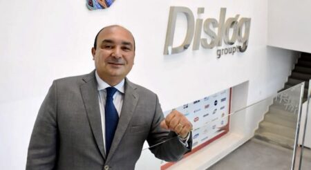 Pour rappel, Chef Sam distribue plusieurs marques telles que Vitacoco, Pastoret, Heura, Trip, La Vie... et est également actionnaire de plusieurs sociétés de produits de grande consommation, notamment Midnight, Chic&Love, Chipoys, Coliflow ou Family Love.   Ce nouveau jalon permettra au conglomérat de produits de grande consommation et de santé au Maroc de développer ses activités industrielles et de distribution en Espagne, au Portugal, en France, au Benelux, en Pologne et au Royaume-Uni.