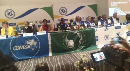 Élections présidentielles /Madagascar : que dit le rapport préliminaire de la SADC ? «La plupart d'entre les parties prenantes ont exprimé leur inquiétude concernant le fait que certaines des lois qui régissent les élections ne sont pas respectées par les institutions compétentes de l'État dont la Haute cour constitutionnelle (HCC)» dixit la SADC. Elle note aussi les préoccupations des parties prenantes sur la crédibilité des listes électorales, ainsi que l’usage disproportionné des forces par les services de sécurité contre le Collectif des 10 candidats et leurs partisans.