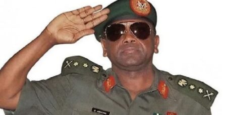 Nigeria : La France promet de restituer 150 millions de dollars sortis clandestinement… L'ancien dirigeant nigérian est accusé d'avoir volé au moins 2 milliards de dollars au cours de son mandat de 5 ans. Sani Abacha est arrivé au pouvoir le 17 novembre 1993 à la suite d'un coup d'État militaire. Il est considéré comme le dirigeant le plus corrompu du pays. Il est également accusé de nombreuses violations des droits de l'homme pendant son règne, considéré comme le dictateur le plus "gourmand" d'Afrique.
