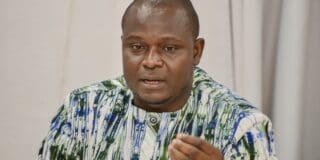 «Le retrait de ces permis permettra à l’Etat de rechercher de nouveaux investisseurs pour la poursuite des activités minières et de favoriser la relance économique dans ces zones», a conclu Simon Pierre Boussim, ministre de l’Energie, des Mines et des Carrières.