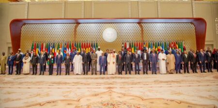 Cette réunion de haut niveau vise aussi à définir les domaines de la coopération et à parvenir à une vision commune pour aller de l’avant dans la consolidation des relations bilatérales et multilatérales entre le Royaume d’Arabie Saoudite et les Etats africains.