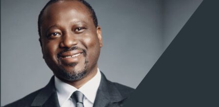 Ancien chef de la rébellion qui a mené à la guerre sanglante de 2002, Guillaume Soro, présenté comme le «fils politique» d’Alassane Ouattara, avait contribué à le porter à la présidence de Côte d’Ivoire. Cependant, la brouille avec son ex-mentor surviendra après la dernière mutinerie de 2017 dont Soro était soupçonné d’avoir incitée. Après son limogeage de son poste de président de l’Assemblée nationale, Guillaume Soro acte cette rupture en quittant le parti au pouvoir, au sein duquel il avait longtemps milité. Il crée ensuite sa propre formation politique.