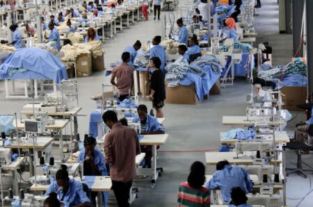 Komar & Sons occupera une superficie de 3,7 hectares, et créera environ 2 000 emplois. «L'usine de Star Garments Group devrait avoir divers effets positifs à l'échelle de l'économie, notamment une valeur ajoutée nationale et régionale, résultant de l'augmentation des exportations grâce à l'expansion des opérations du CMT et la création directe de 2 000 emplois formels dans le secteur manufacturier,