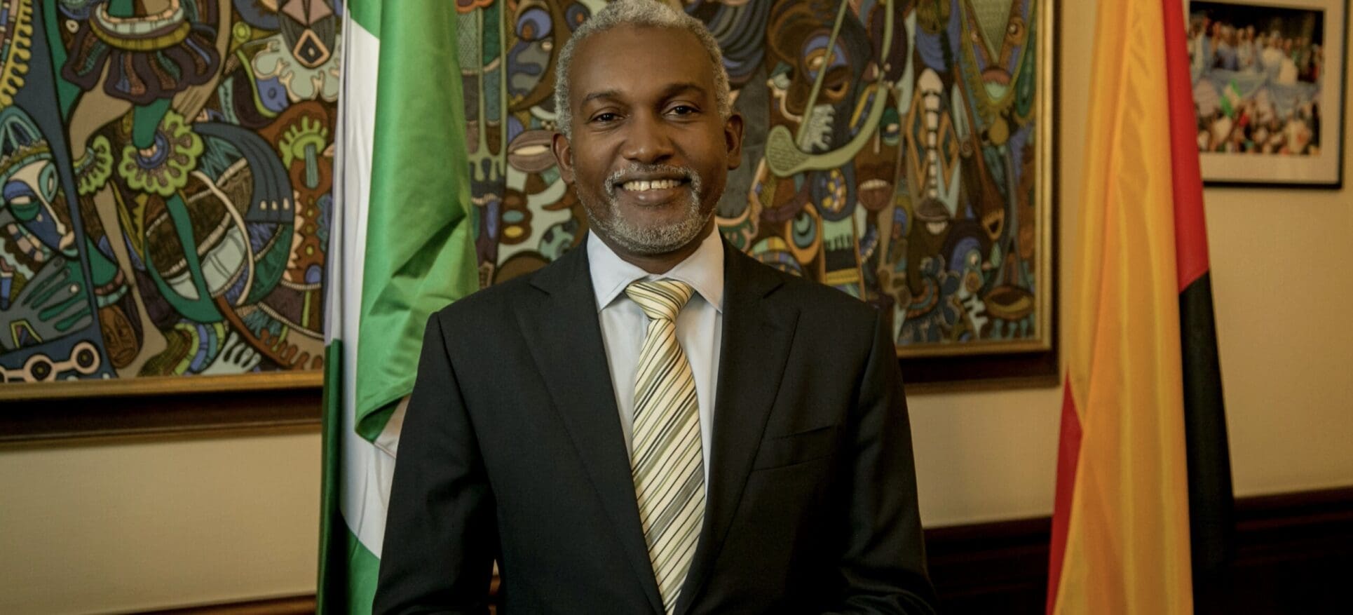 Le Nigeria cherchera à devenir membre du groupement des BRICS - qui sera élargi à six nouveaux membres le 1er janvier 2024- durant les deux prochaines années tout en intégrant le groupe des vingt plus grandes économies de la planète (G20), a rapporté Bloomberg, mercredi 22 novembre, citant les propos du ministre des Affaires étrangères, Yusuf Tuggar. «Nous devons appartenir à des groupes tels que les BRICS, le G20 et tous les autres blocs, car s'il existe un certain critère, à savoir que les plus grands pays en termes de population et de poids économique. Et pourquoi pas le Nigéria», s'est-il interrogé.