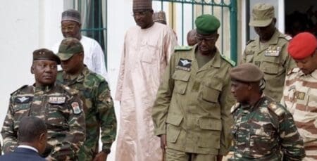 "Il s’agit en vérité, d’une entreprise de désinformation et d’intoxication des opinions savamment orchestrée par les autorités françaises à travers leurs médias au moment où les derniers militaires français viennent de quitter le territoire nigérien" indique le communiqué de la Présidence de transition selon qui, ceci a pour seul but, "de distraire les Nigériens en alimentant des polémiques stériles, pour les diviser et les amener à se désolidariser du CNSP et de son Gouvernement.