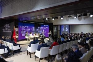 La clôture de cette conférence internationale a été marquée par une séance plénière sur "Les défis atlantiques au sens large vus par les dirigeants émergents", à laquelle ont participé 43 jeunes leaders issus de 26 pays qui ont rejoint la communauté déjà constituée de 380 anciens participants. Ces leaders émergents ont pris part à des séminaires et ateliers de formation au leadership entre 11 et le 13 décembre, contribuant ainsi à enrichir les échanges d'idées et d'expériences au sein du programme “Atlantic Dialogues Emerging Leaders" (ADEL