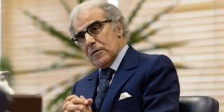Maroc : L’inflation serait terrassée en 2024 et 2025 Au niveau des échanges extérieurs, les exportations enregistreraient une croissance de 7% à moyen terme, portées essentiellement par le secteur automobile dont les ventes atteindraient 190 milliards de dirhams (19 milliards de dollars) en 2025 et le phosphate et dérivés. Pour leur part, les recettes du tourisme poursuivraient leur élan actuel avec une progression de 13,2% en 2023 à 106 milliards de dirhams et une augmentation de 6,5% en 2025 à 112,4 milliards.