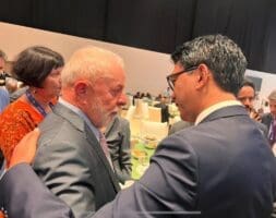 . D’ailleurs, les Présidents des Comores (également de l’Union africaine), des Seychelles et du Sénégal ont salué la sa réélection pour son second mandat ! Son accolade avec le Président brésilien Lula Da Silva n’est pas passé inaperçue.  Andry Rajoelina est accompagné en la circonstance de ses proches, en l’occurrence Naina Andriantsitohaina, maire de la capitale, de Patrick Rajoelina, conseiller spécial chargé de la diplomatie et de Valérie Zafindravaka, Secrétaire exécutif du programme national de financement «Fihariana.»