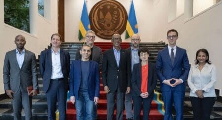 Au moment où BioNTech a annoncé son intention de s'implanter en Afrique, l'expédition des doses de vaccin contre le coronavirus fabriquées en Occident vers le continent avait pris du retard, ce qui avait fait l'objet de nombreuses critiques.